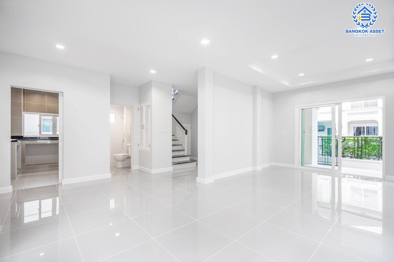 บ้านมือสองตกแต่งใหม่ ดีไซน์ Classic แบรนด์ AP ม.เดอะเซนโทร รัตนาธิเบศร์-ราชพฤกษ์  เนื้อที่ 50.8 ตร.ว. ฟังก์ชันจัดเต็ม 3 ห้องนอน 3 ห้องน้ำ จอดรถได้ 2 คัน บนทำเลศักยภาพ เชื่อมต่อหลายเส้นทางทั้ง ถ.ราชพฤกษ์ ,ถ.รัตนาธิเบศร์ และถ.กาญจนาภิเษก และเพียง 5 นาทีถึงรถไฟฟ้า "สถานีบางพลู"...